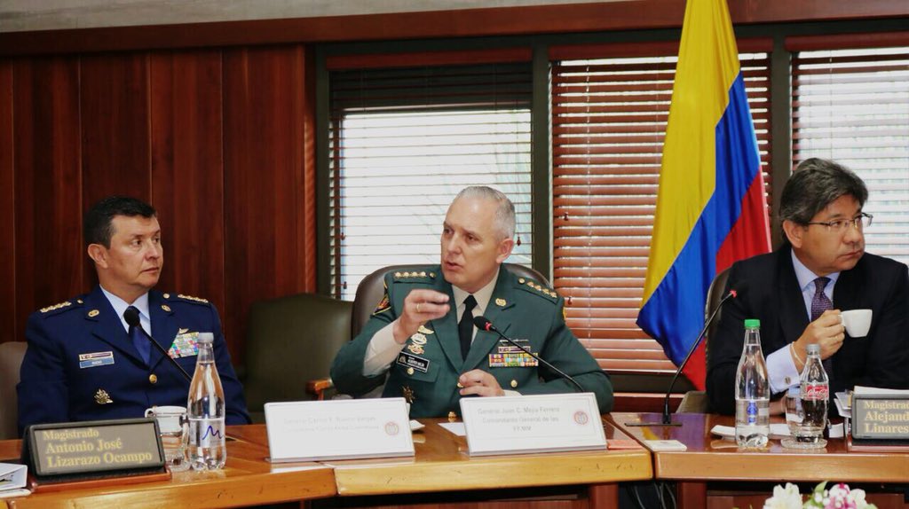 FuerzasMilCol's tweet photo. FFMM garantes del orden Constitucional de 🇨🇴. En cabeza del #COMANDANTE_FFMM y Cúpula en Sala Plena de nuestra Honorable @CConstitucional. Ratifican el total respaldo al sentido democrático de los soldados de tierra, mar y aire en la #VictoriaMilitar y en la construcción de Paz https://t.co/E2PFGYLaKT