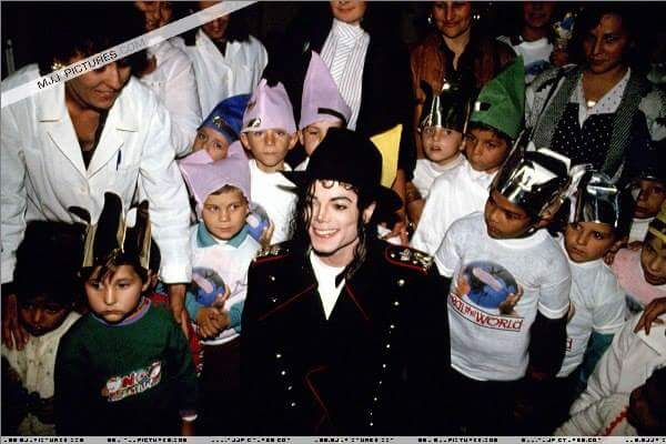 LET'S ALL COME TOGETHER TOO HEAL THIS WORLD...MAKE IT A BETTER PLACE!!!🌎👭👬👭👭👫👭👬👭👫👫👭👬👭👫👫👫👫🌎