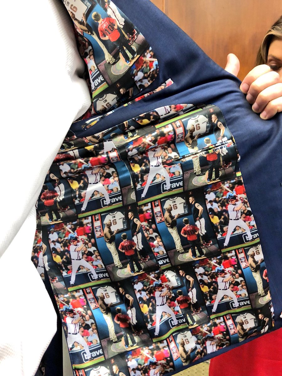 BaseballBros's tweet photo. Chipper Jones’ suit jacket 🔥 https://t.co/3UQqAsGeFy