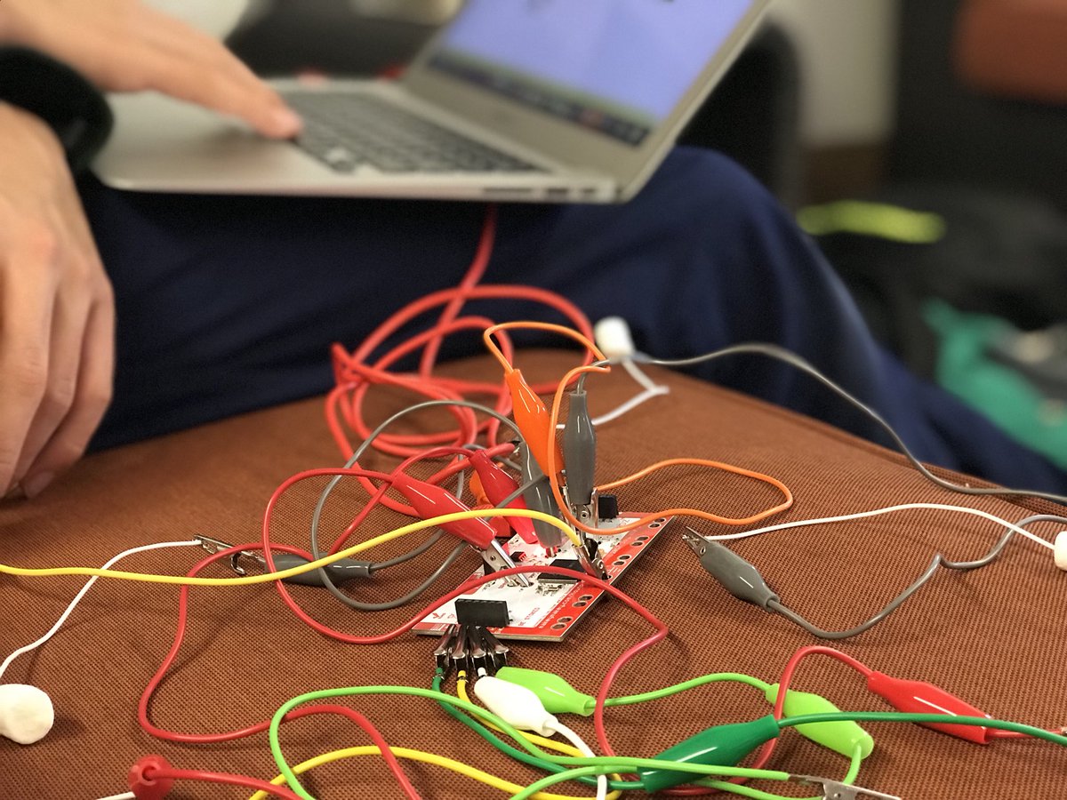 johnyen's tweet image. 8th grade inventors pushing the envelope of purpose and design. #polysolves