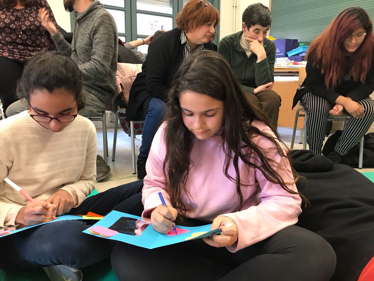 EscolaJMaragall's tweet photo. Avui al #lecxit ens han fet un conta contes de vides il-lustres de dones i ha vingut #prattv a enregistrar-ho!! https://t.co/3HVNDLZfEn