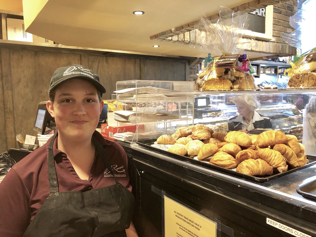 teamderomos's tweet photo. Stop by today and say ciao to Amy in Bakery. She’s in the Culinary Program @EsteroHS and we’re thrilled to have her on Team DeRomo’s. Thanks Chef Jeremy! #italian #bakery #esterohighschool #culinary #wildcatpride https://t.co/1m9sbXxQAJ