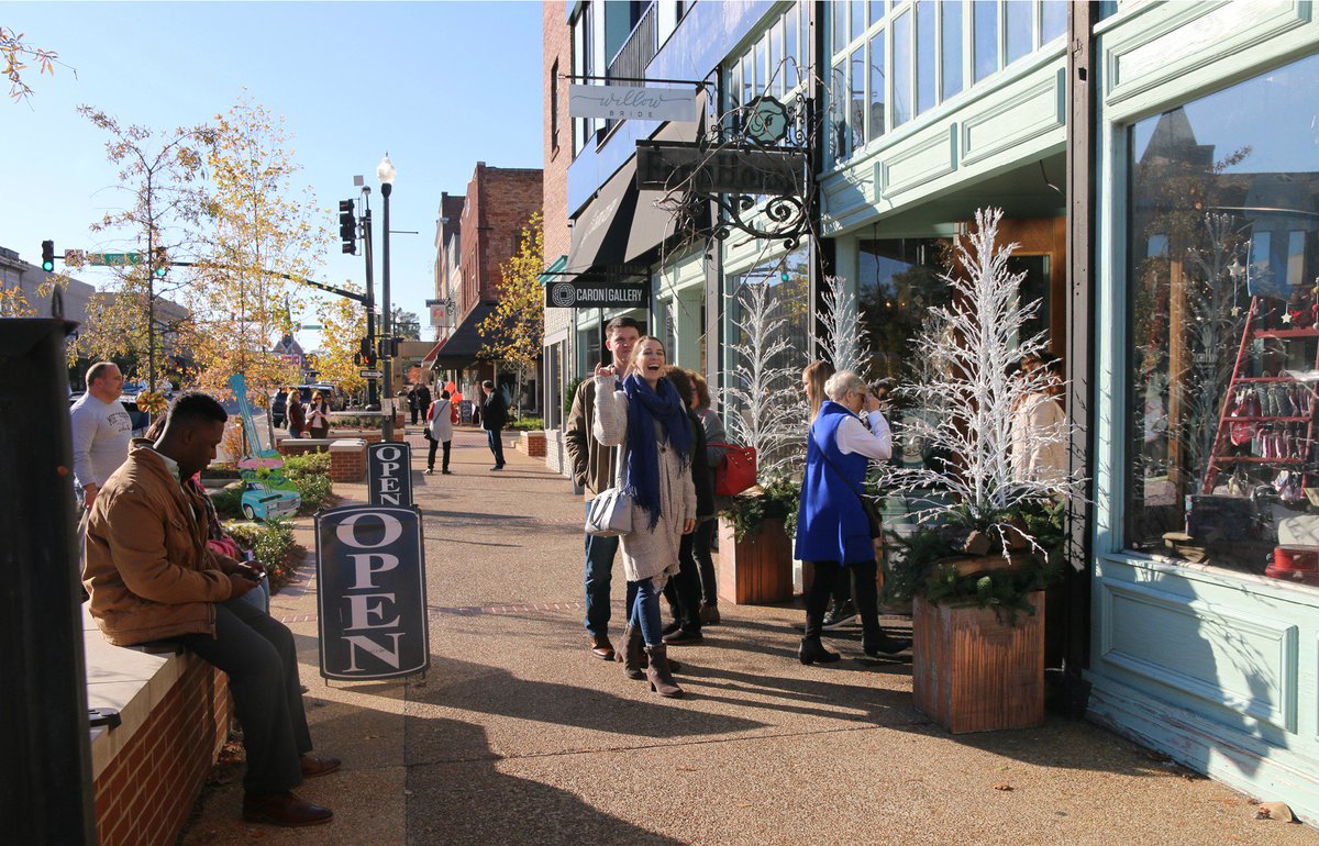 NatlMainStreet's tweet photo. Tupelo is the birthplace of Elvis Presley, the King of Rock n’ Roll. Learn why @downtowntupelo is one of our 2018 #GAMSA Semi-Finalists! | https://t.co/HtibacrSeY | @MSMainStreet https://t.co/6ZXXpgVKuk