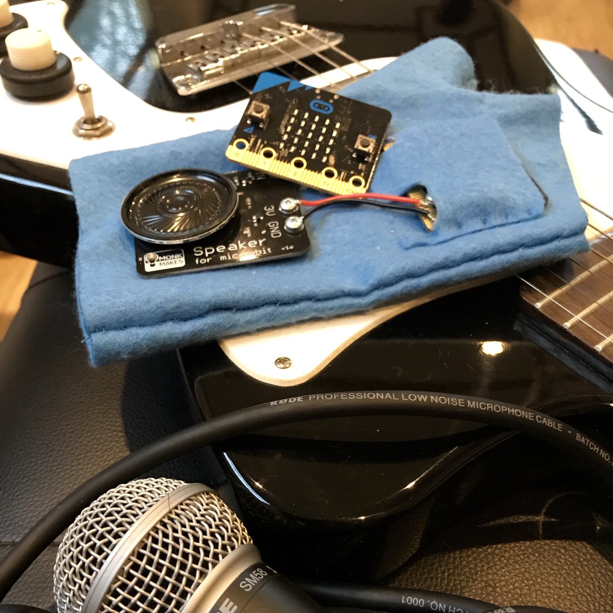 Tonight’s tools: my electric guitar, a #microbit, a microphone, a loop pedal and a <a href="/monkmakes/">Monk Makes</a> speaker. Let’s see what weird noises I can come up with!