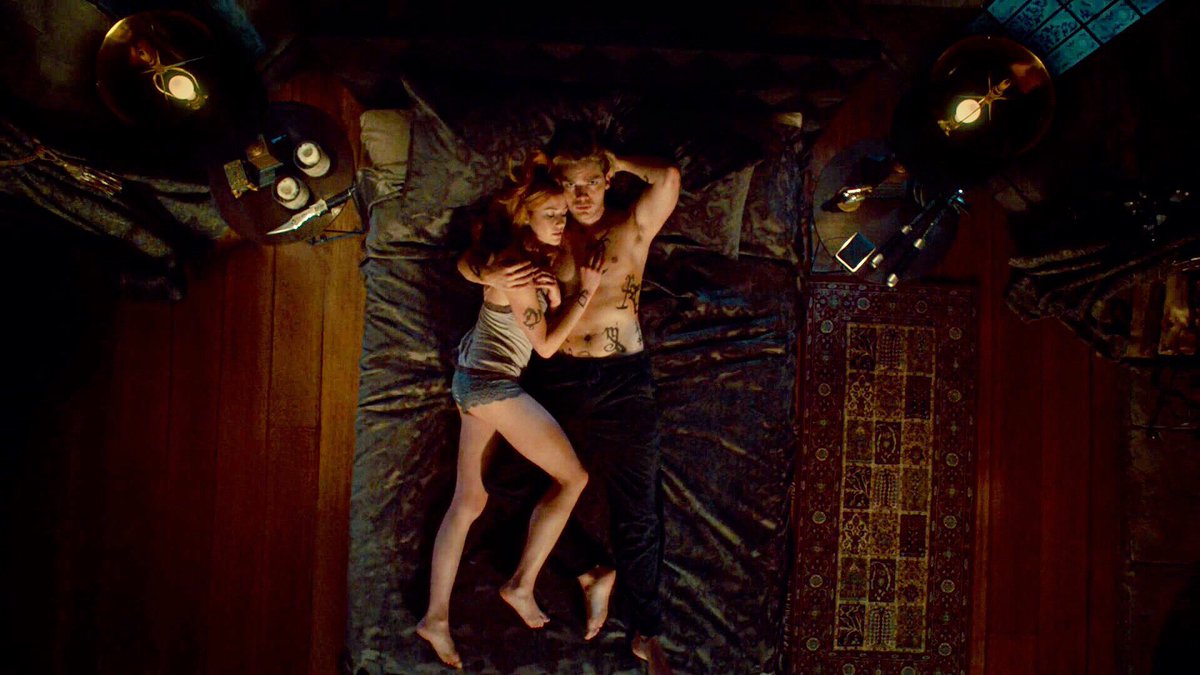 Remember in 2.10 when Jace was upset & Clary tried to comfort him? 