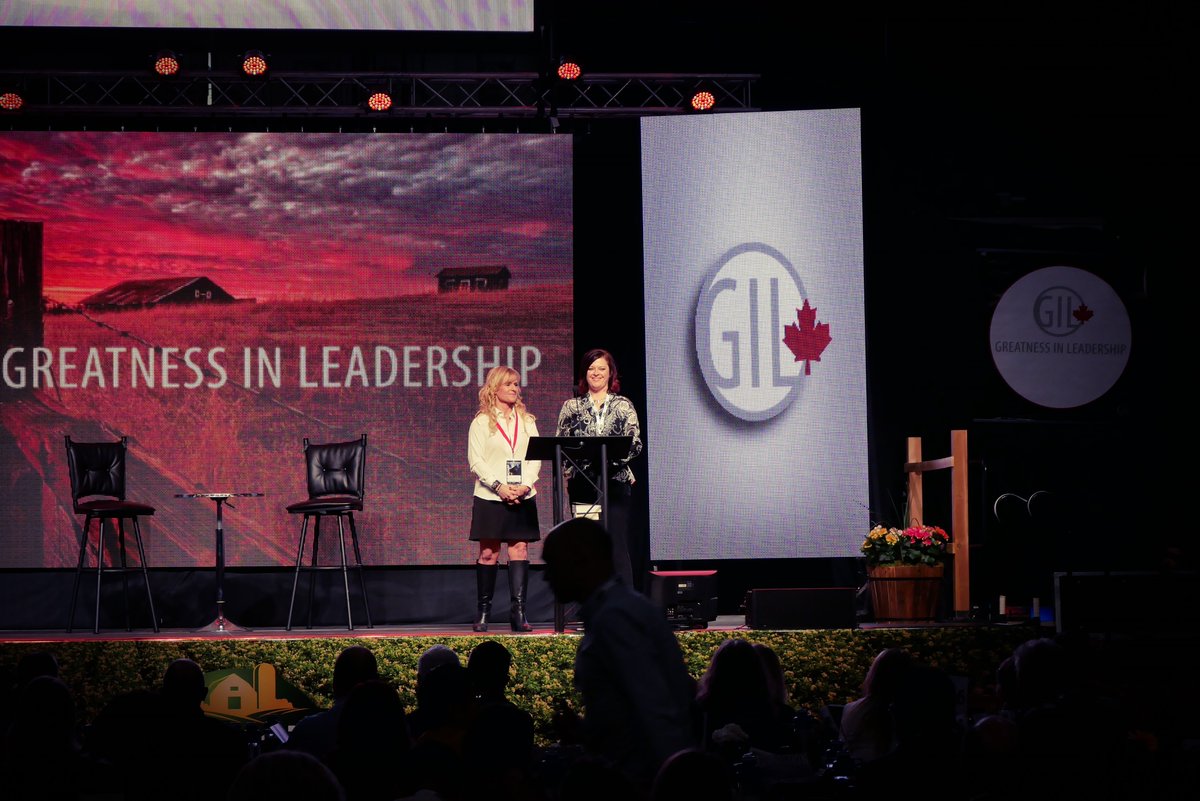 LethbridgeYMCA's tweet photo. A teaser from CEO Jennifer and Capital Campaign Chair Tara at #LeadershipYQL.. While introducing the capital campaign https://t.co/cwDsxdPiK6 they hinted that something big is being announced early in April #yql #lethbridge #ymcaofyql #YMCA https://t.co/QQsBQPgDwX