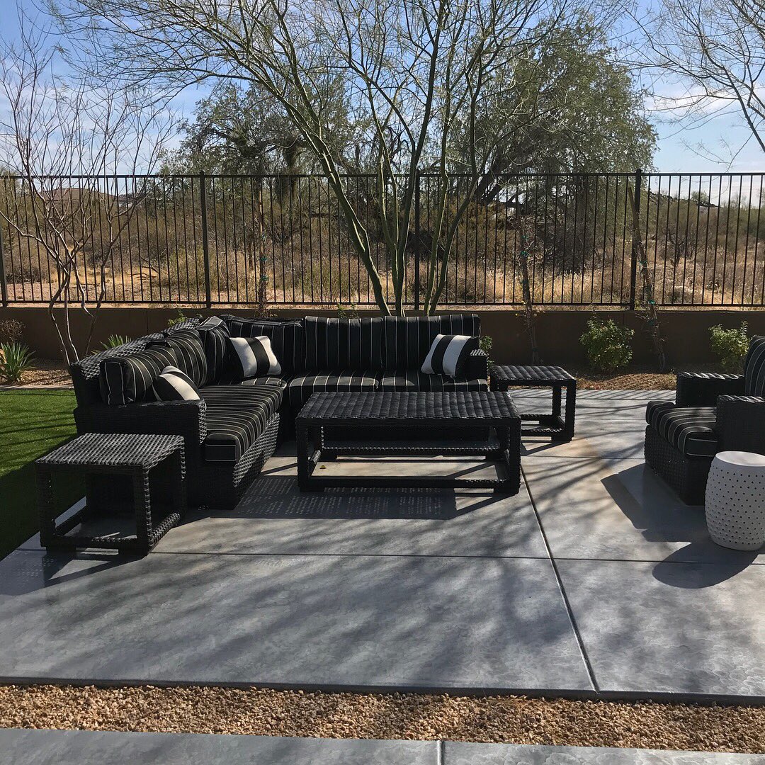 TettoRealty's tweet photo. Love this #backyard. #mesaaz #gilbertaz #tempe #chandleraz #scottsdale #phoenix #arizona #outdoorliving #outdoorlife #gilbert #chandler #phoenixaz #scottsdaleaz #tempeaz #backyarddesign #golf #puttputt #puttputtgolf #puttinggreen #azgolf #arizonagolf #putting #patio #patiodecor https://t.co/ouSwUNzYdc