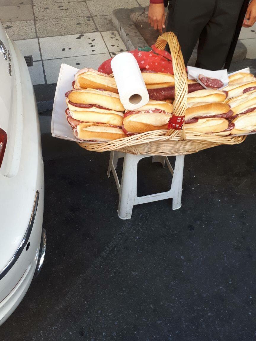 Trata 👍
Narcotrafio 👍
Barrabravas 👍
trapitos $200 por estacionar en la calle o te rompen el auto 👍
venta de sanguches ❌