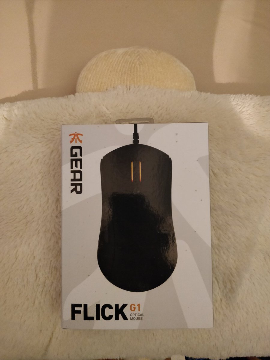 TraYt0N's tweet image. Comme promis petit jeu concours pour les 3K (Gros merci &amp;lt;3). Je vous fait donc gagner une souris fnatic Gear Flick G1 ! Simple: RT+ me follow.
Le gagant sera tiré au sort le 26/03 ! 
GLHF.