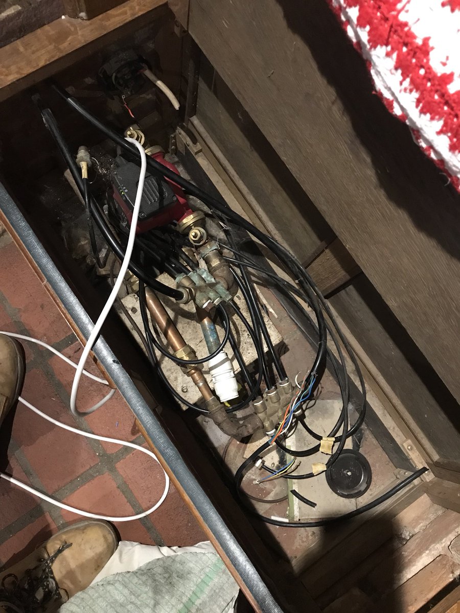 RJBPlumbing's tweet photo. Oh dear!Wonder why there is problems here ! Anyone want to swap jobs? https://t.co/PnGSd3N8sM