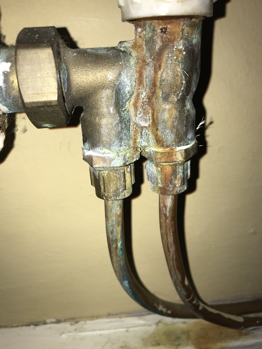 RJBPlumbing's tweet photo. Oh dear!Wonder why there is problems here ! Anyone want to swap jobs? https://t.co/PnGSd3N8sM