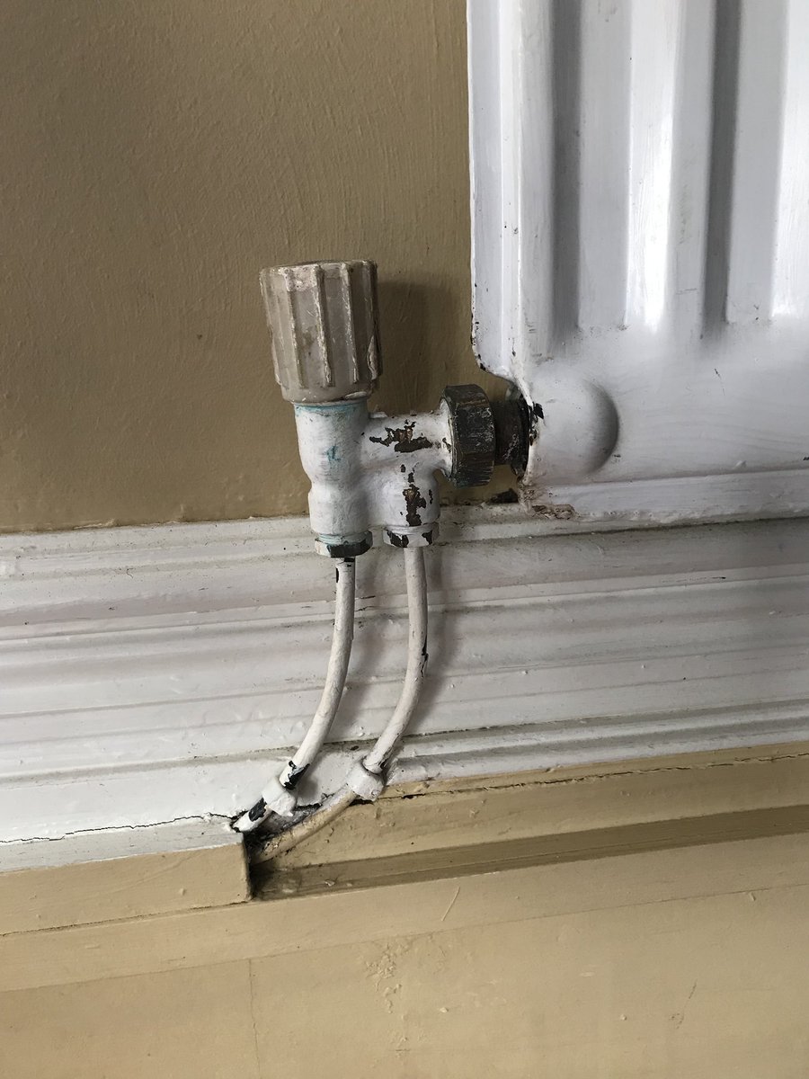 RJBPlumbing's tweet photo. Oh dear!Wonder why there is problems here ! Anyone want to swap jobs? https://t.co/PnGSd3N8sM