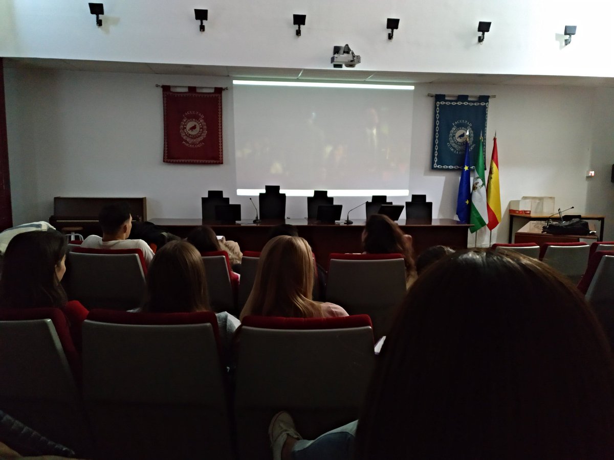 quiquesr's tweet photo. Cinefórum Pr sobre discriminación en ámbitos laborales. Hoy #PedagogíaAtope en @Educacion_UMA https://t.co/8kTBfUfriK