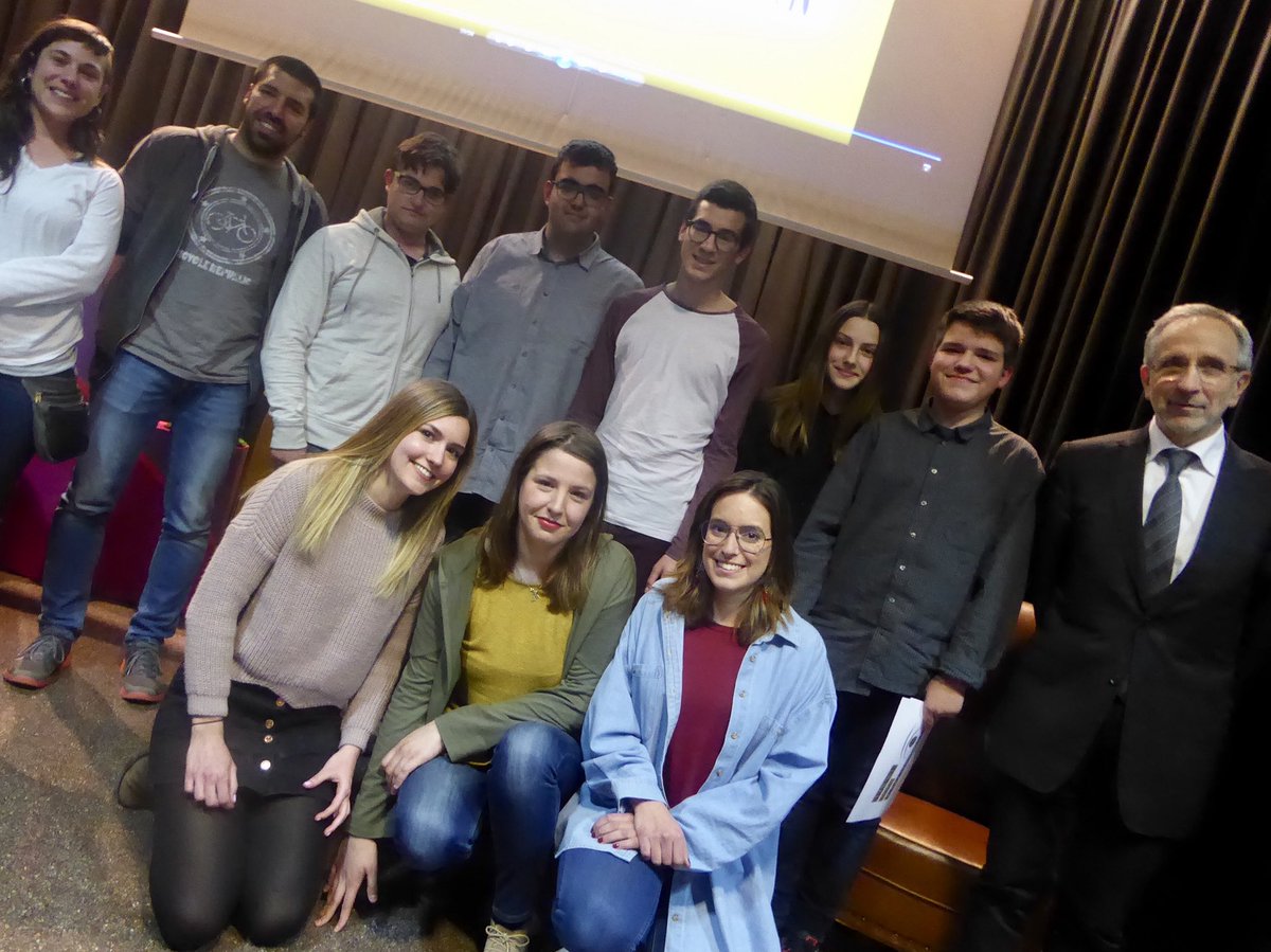 grajove's tweet photo. La menció especial “En Pantalla Gran” ha estat per “L’armari d’un indi”.
Felicitats a tots i totes les participants.

#GraJove #GraOr #Concurs #Audiovisual #Curtmetratges #Granollers #VallèsOriental https://t.co/5qStOzOOCG