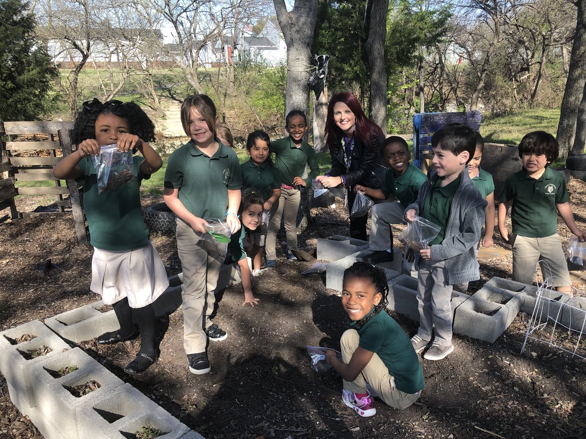 sandrigm3's tweet photo. SCIENCE💡 #weloveit💙 #spring🌻 #experiments  #bethechange #staycommitted #Kindergarten👩🏻‍🏫 @LegacyPCADFW https://t.co/Eqdne424Ul
