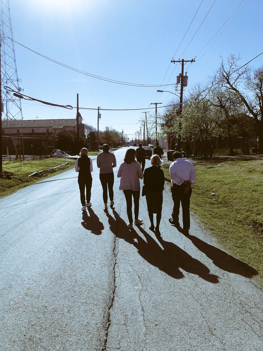 HeidiHiser's tweet photo. How exciting for @Parkland to reach out + come walk the streets. To see what @TheHumanImpact is doing + meet our friends. #partneringup #bridgingrelationships #workingtogether #dallashomeless #streetoutreach #meetthemwheretheyareat #homelessplatform #ourcommunity https://t.co/Y5xmIc8BLA