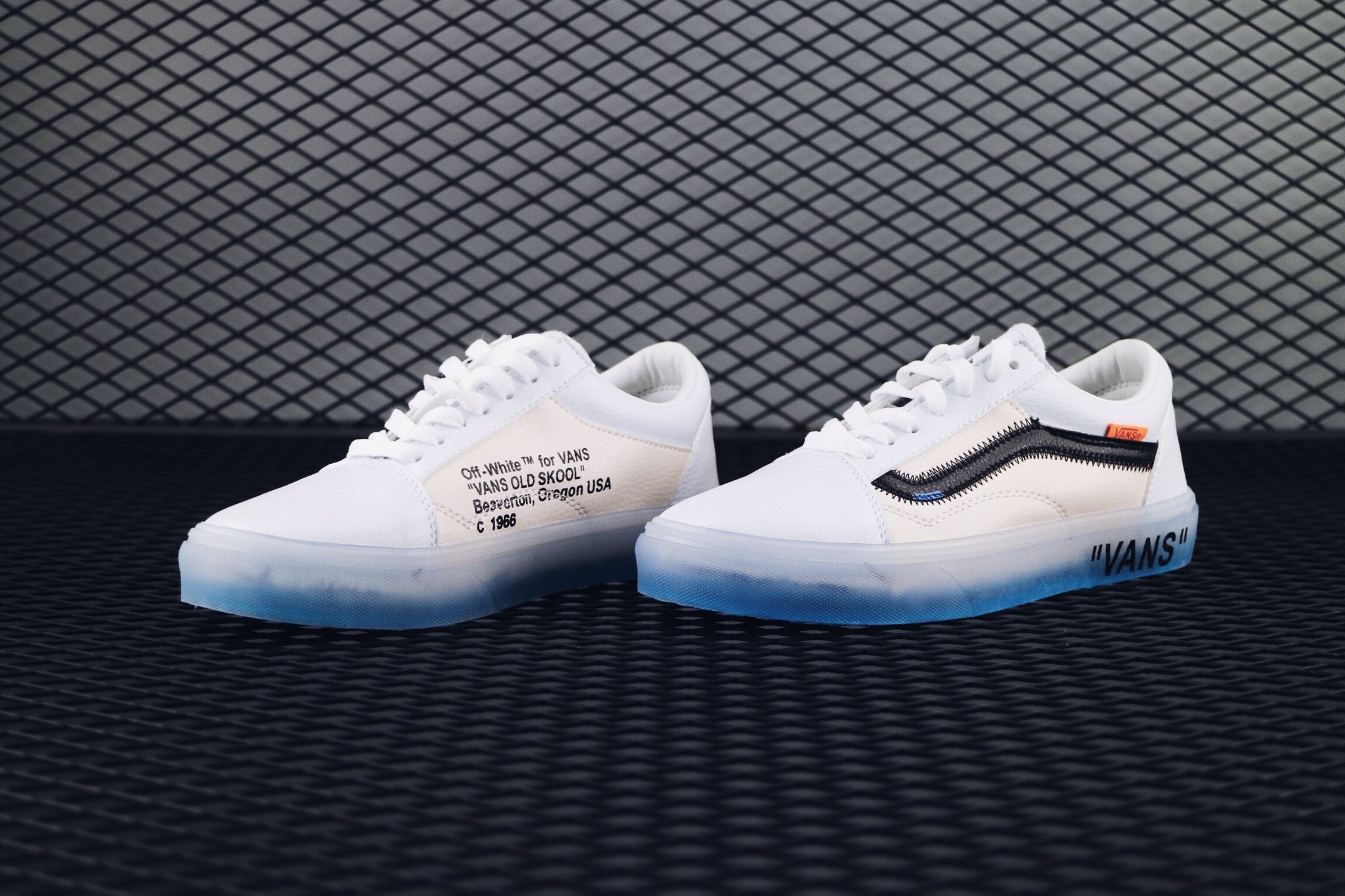 recurso temerario repentino CRISP SUPPLY on Twitter: ""VANS X VIRGIL ABLOH" CUSTOM  https://t.co/ASw4mRbMlP https://t.co/E1nyeKVyqZ" / Twitter