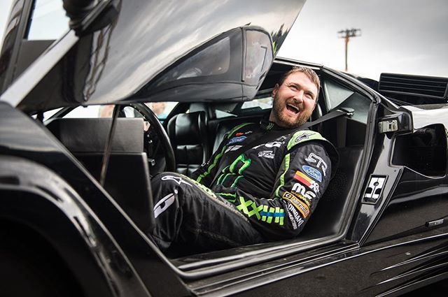 AlokPaleri's tweet image. Happy @vaughngittinjr is happy. The #countach effect. #gatebil #becausegatebil #lamborghini ift.tt/2G3s0gb