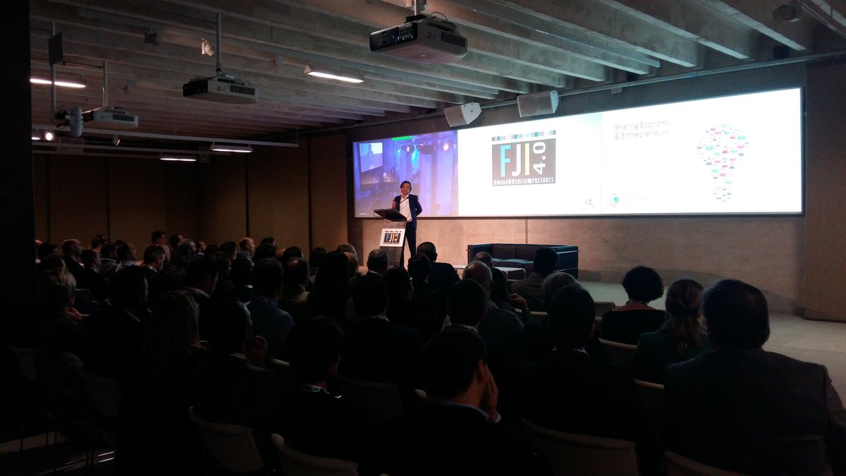 QANTIS_co's tweet photo. En Octobre dernier, au travers d’une conférence sur l’économie collaborative, Gaëtan de Sainte Marie ouvrait le Forum Jóvenes Impresores 4.0 à Madrid réunissant plus de 200 professionnels du secteur de la communication graphique ! #FJI40 #EconomieCollaborative #SharingEconomy https://t.co/qNXrncDdxS