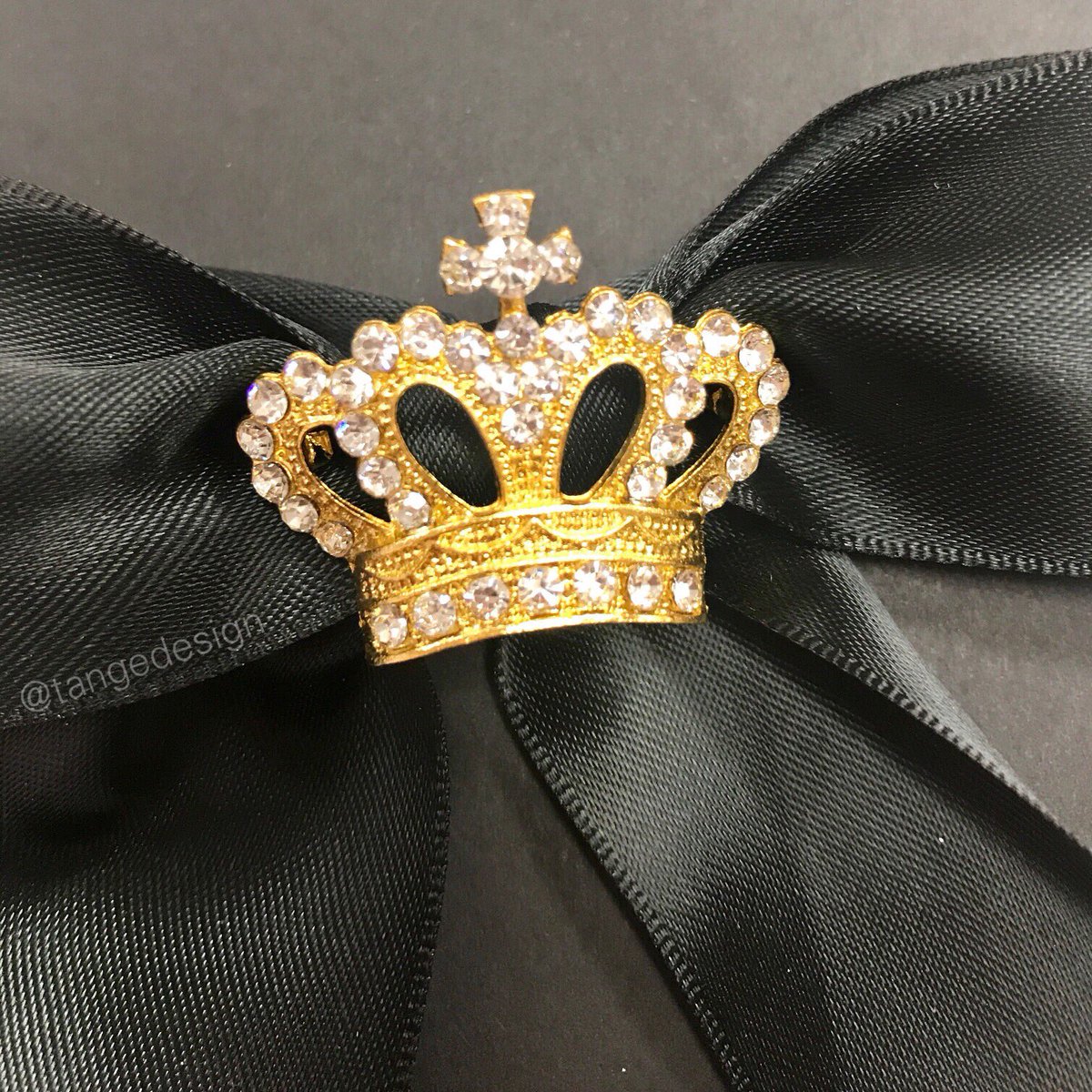 Regal for this quinceañera invite #tangedesign #regal