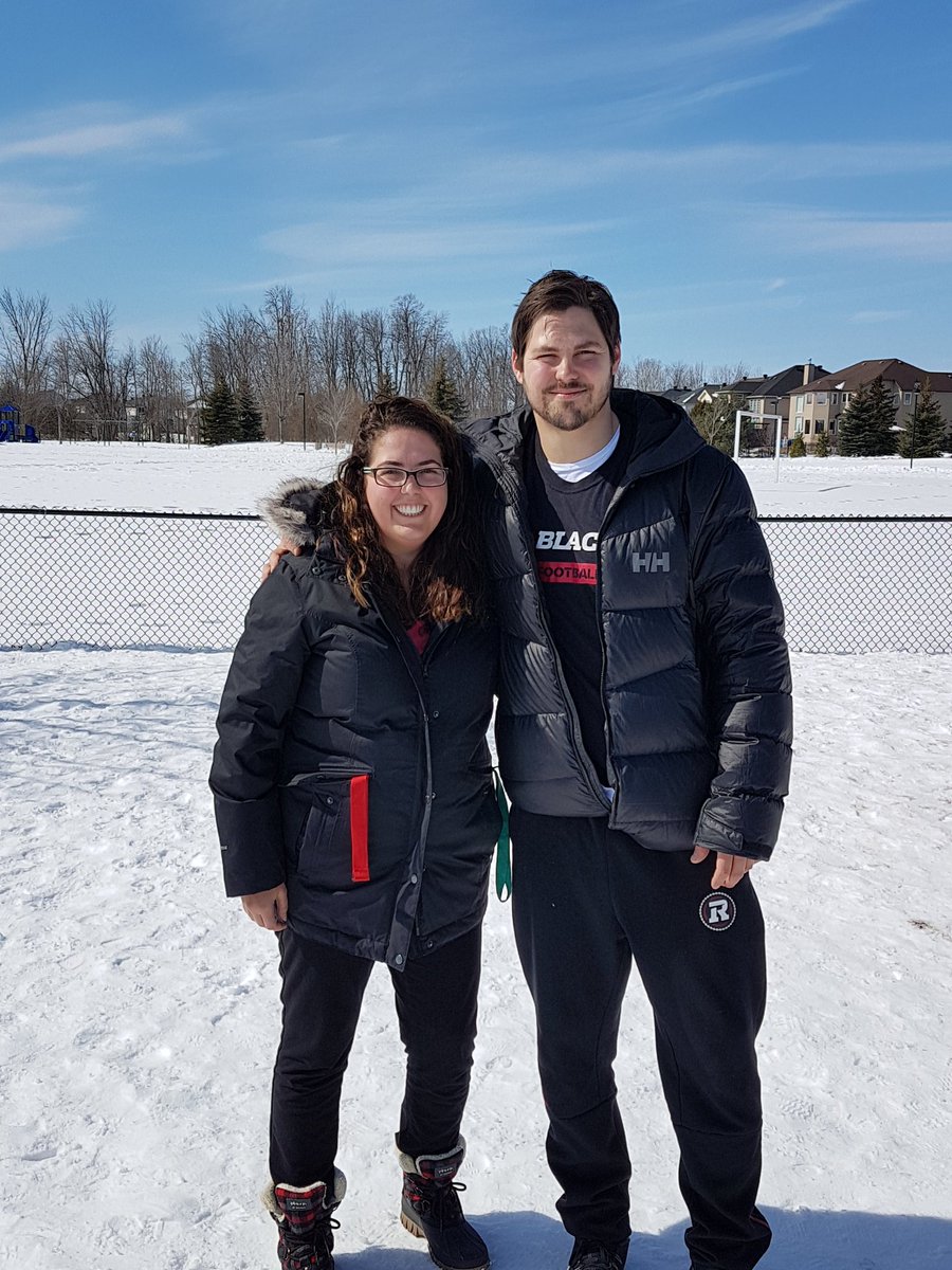 Melissap40's tweet photo. Les élèves de 2e année de BG ont eu la chance d’entendre parler Antoine Pruneau des @REDBLACKS sur l’importance de se créer des objectifs, d’avoir de l’esprit d’équipe et de toujours persévérer. Un excellent message pour les enfants. #inspiration #merci @ecolecatholique https://t.co/aC6rSYYdYR