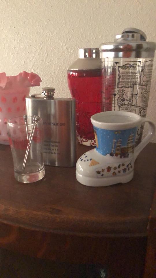 christmasdsm's tweet photo. #TBT to these cute #CDM2017 commemorative mugs. Be the first to see the #CDM2018 mug design during our Christkindlmarket DSM Mug Unveiling Party on April 17 at Jasper Winery! Shout out to our designer Sabine Voigt! #DSMUSA #DesMoines #Iowa #globalDSM #festival #catchDSM #culture https://t.co/HgqsGLEtMJ