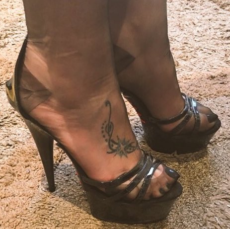 CarmensFeetFans's tweet photo. Wow!  Just look at these incredibly, extremely SEXY feet of our fantastic @lady_nylons from a while back but I think you #footboys will agree these feet are so 🔥🔥🔥🔥🔥🔥🔥 #nylonfeet #opentoeheels #foottattoo #sexyblacktoes #toeseams #arches #Welshfeet 𗂮 https://t.co/9BKikig370