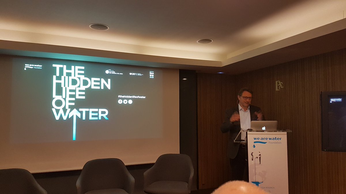 iservia's tweet photo. #TheHiddenLifeOfWater @wearewater 

Empieza el acto @Xavitorras62

Contento de ver en el video de presentacion esta foto con @amaceira y @davizescobar https://t.co/TkhU6LJWI2