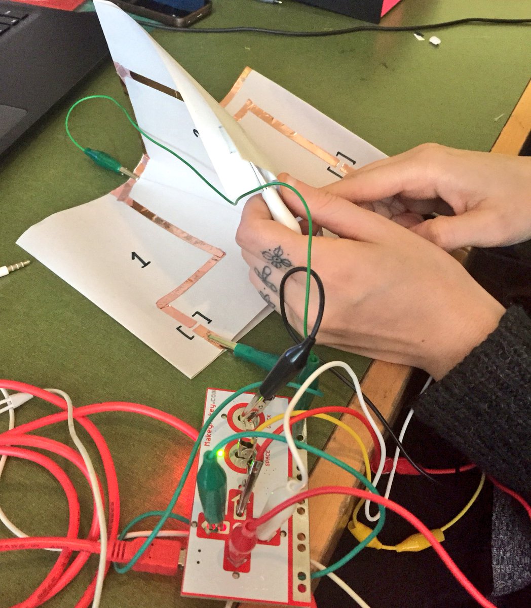 Prototyping interactive zines with #makeymakeys! #physicalcomputing <a href="/MakerEdOrg/">Maker Ed</a>