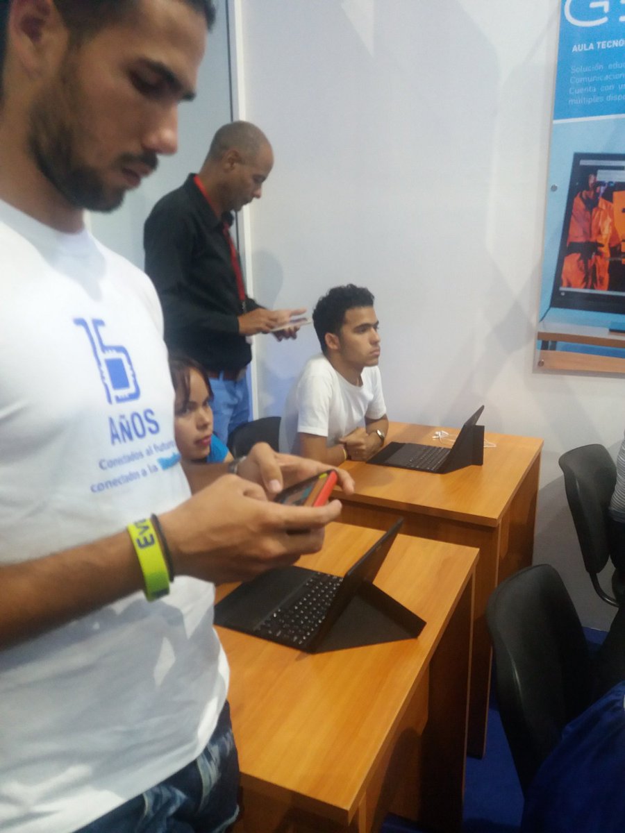 dellylien1's tweet image. Se consolida alianza estratégica @universidad_uci #GEDEME. Se presenta en Feria #Informatica2018 @CubaMES @MINCOM @yoandypv @ypvillazon