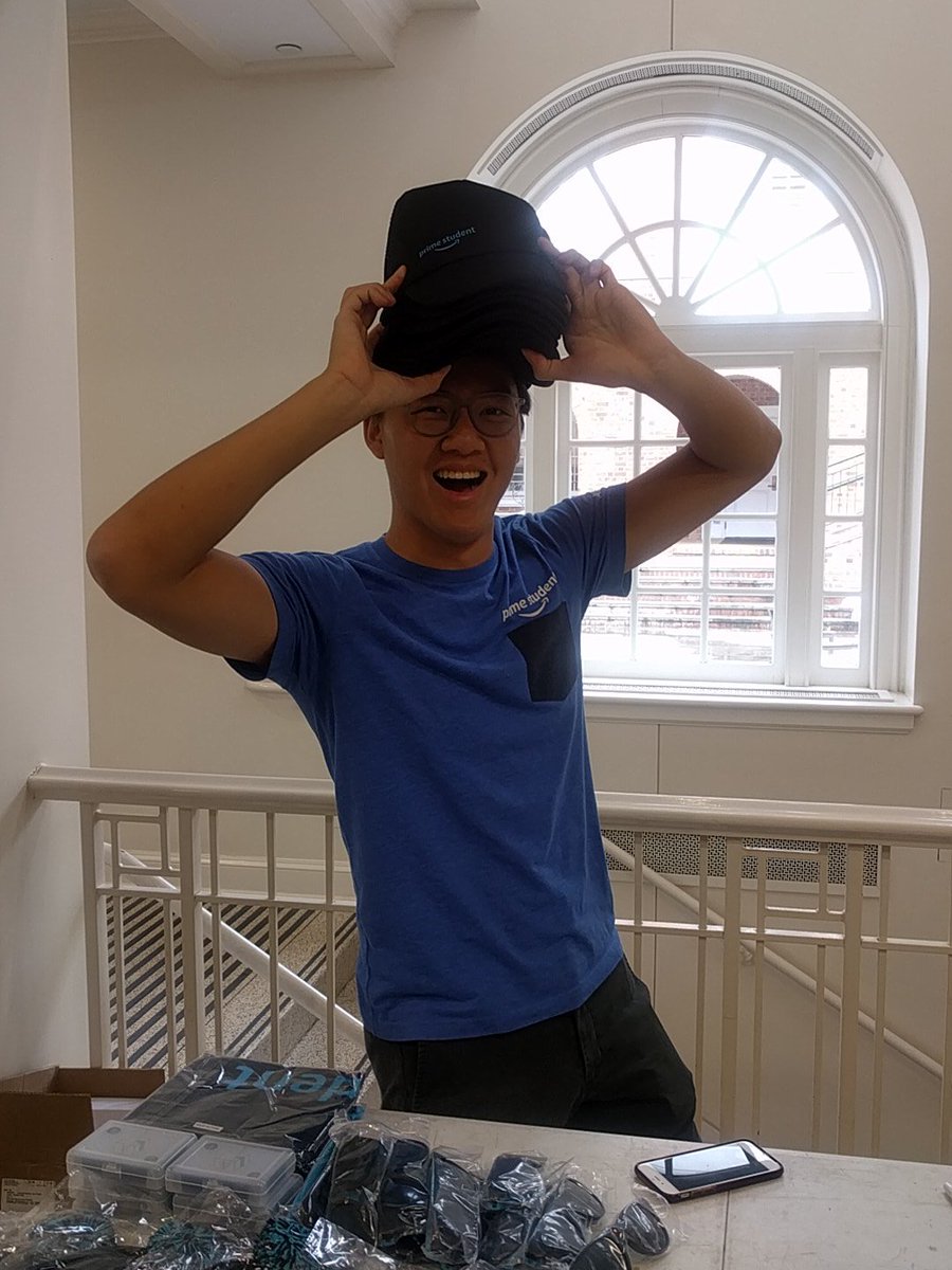 AmazonAtUVA's tweet image. We've got hats for days! Come out to newcomb for some dope Amazon gear! #ad #PrimeStudentRep