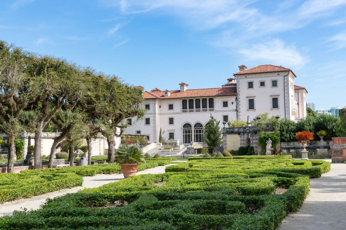 FairchildGrove's tweet photo. Everywhere we look in #CoconutGrove we are surrounded by stunning landscaping and architecture. #Vizcaya https://t.co/2mhEIJkwC9