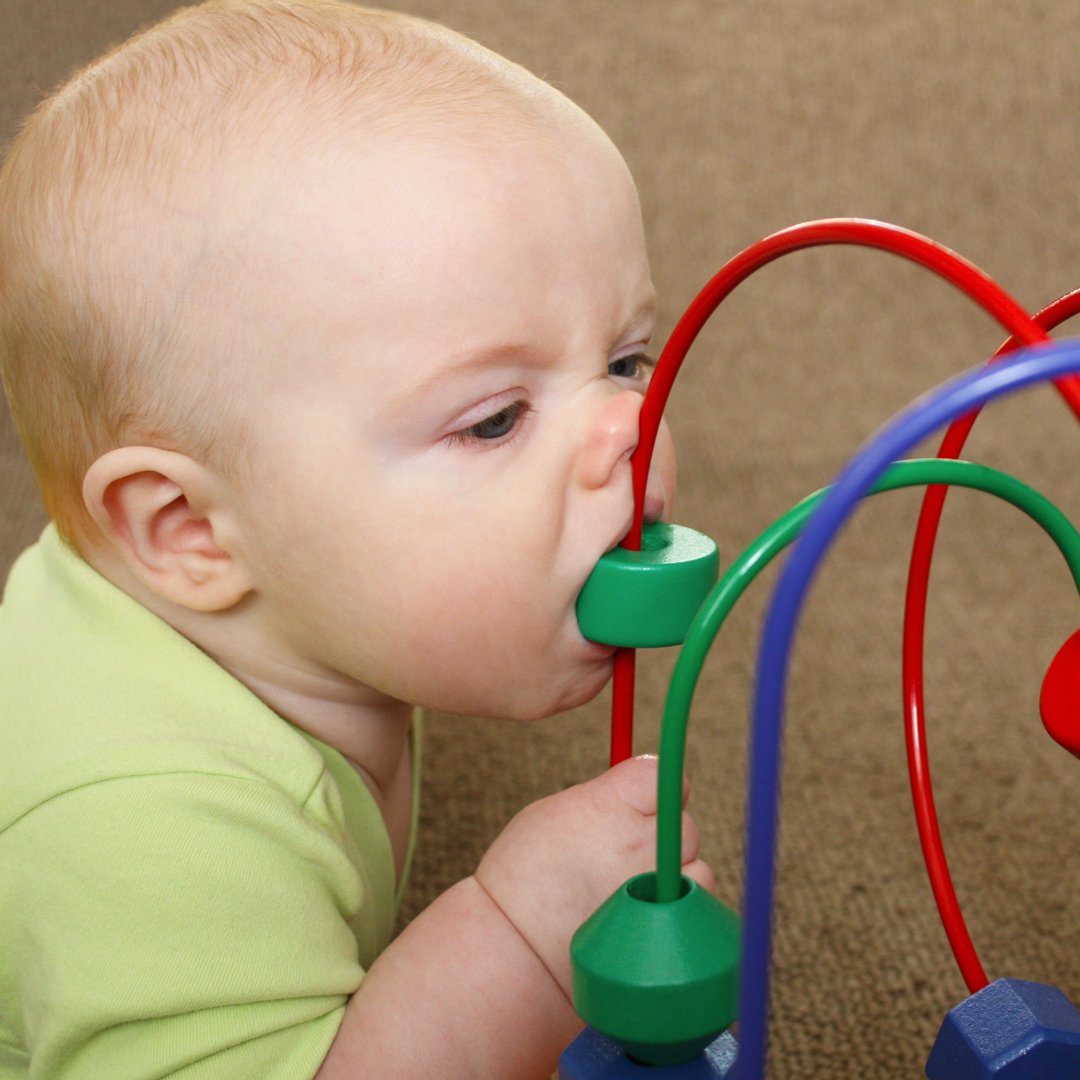 Kindje Klein على تويتر Als Eerste Verkent Baby Met Z N Mond Zijn Eigen Handjes En Vingertjes Met Name De Duim Zo Voelt Hij En Zo Proeft Hij Stopt Jouw Baby Ook Alles