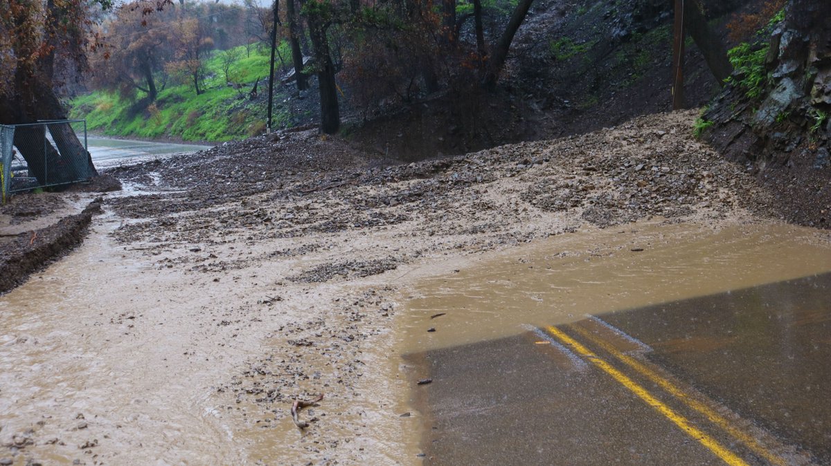CaltransDist7's tweet image. This is not something you can drive through. We are working to clear this portion of State Route 33 north of #Ojai as quickly and safely as possible. Route 33 remains closed from Fairview to Lockwood Valley in @LosPadresNF #cawx #castorm