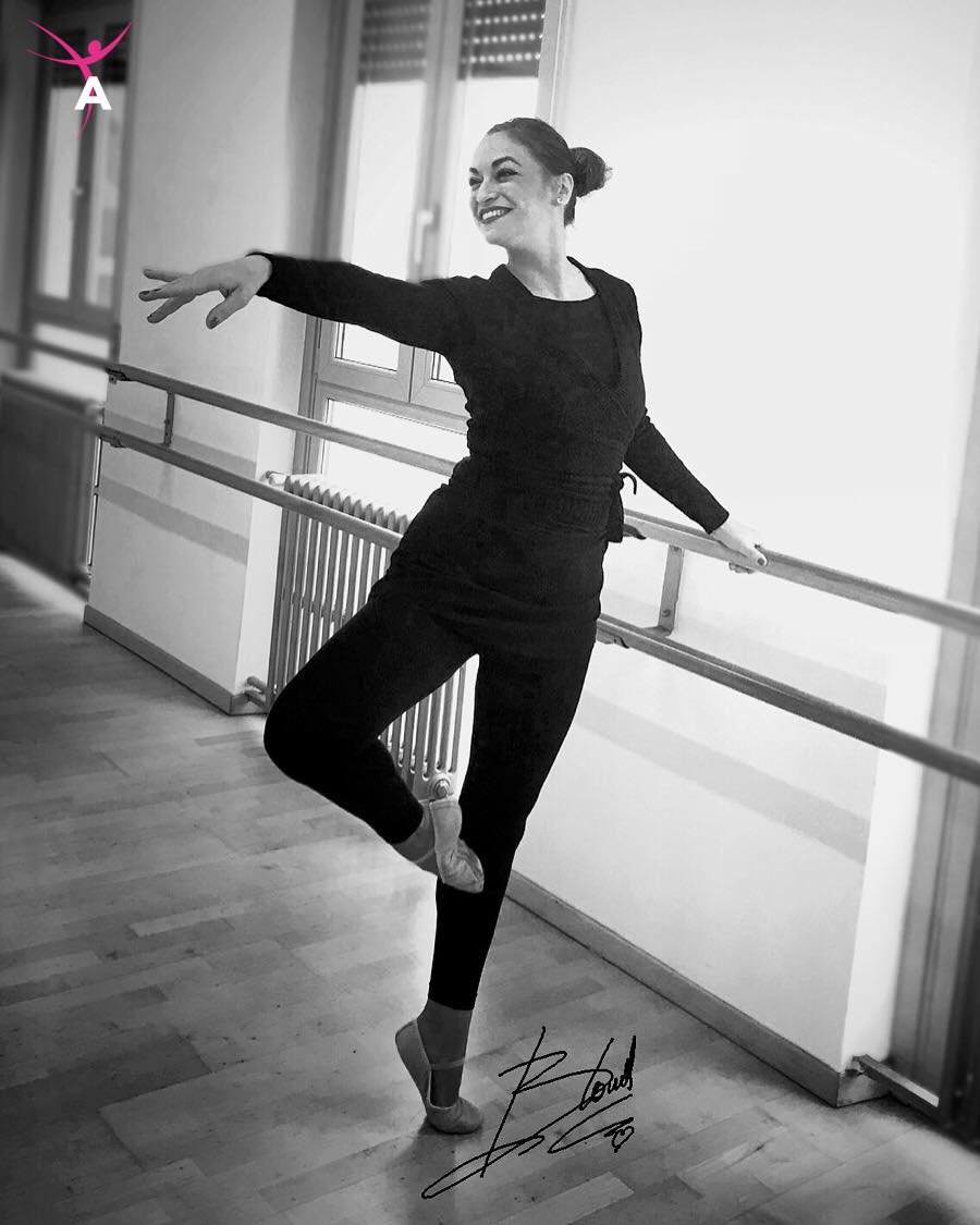 danzarabesque's tweet photo. "La Danza rimane nel cuore. "
Per i nostri Cigni d'Argento  è stato un ritrovare se stessi nella dimensione Danza. Studiata in giovane età ed ora ripresa con un'altra consapevolezza ma con lo stesso amore di sempre. 
#Arabesque 
#danza #cresci #vivi https://t.co/iOOGv0ier3
