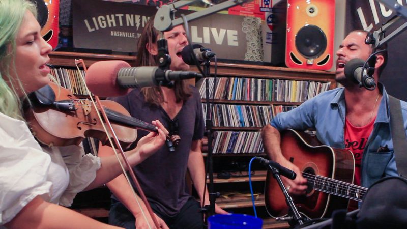 Lightning100's tweet image. #TBT to that time when @headandtheheart stopped by the @ONErpm studio!  Watch the performance at &amp;gt;&amp;gt;&amp;gt; lightning100.com/video/head-hea…

#TheHeadandTheHeart #MagicLibrary #RhythmandBlues #AllWeEverKnew #Lightning100