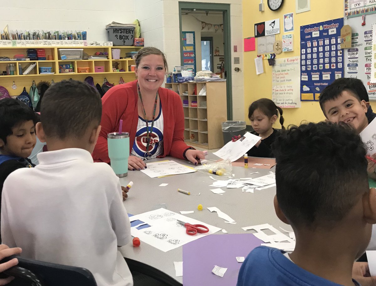 BoonesKinders's tweet photo. We are enjoying a math craftivity during station rotations! @KCPS_Trailwoods https://t.co/7aIuee6q7X