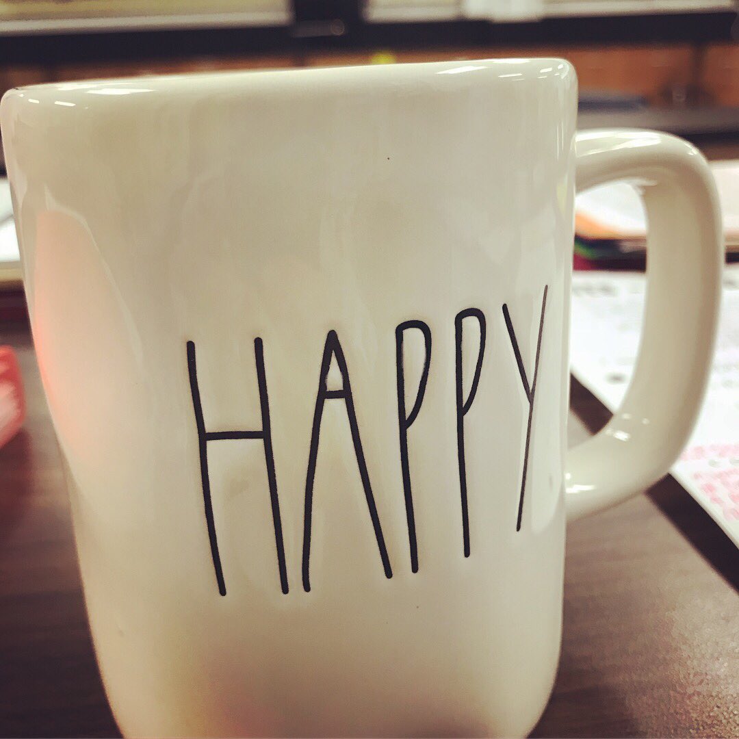 MrsClarkAtClark's tweet photo. When your student brings you a gift, it makes you “happy!” #candyhelps https://t.co/uOTh3Npl80