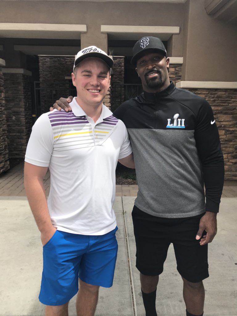 89JonesNTAF's tweet image. TBT With my main man Mas...from being my bike rider to now giving me golf tips 😳 #Ready2HitTheLinks @klappdaddy #CollegeSpringBreak @Packers