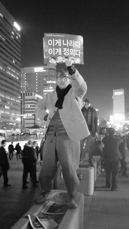 kscmylife35's tweet photo. 이명박구속을 위해...
지난 9년간 함께 싸웠던...
깨어있는 시민들과 이
기쁨을 나눕니다. https://t.co/stAwg71mFX
