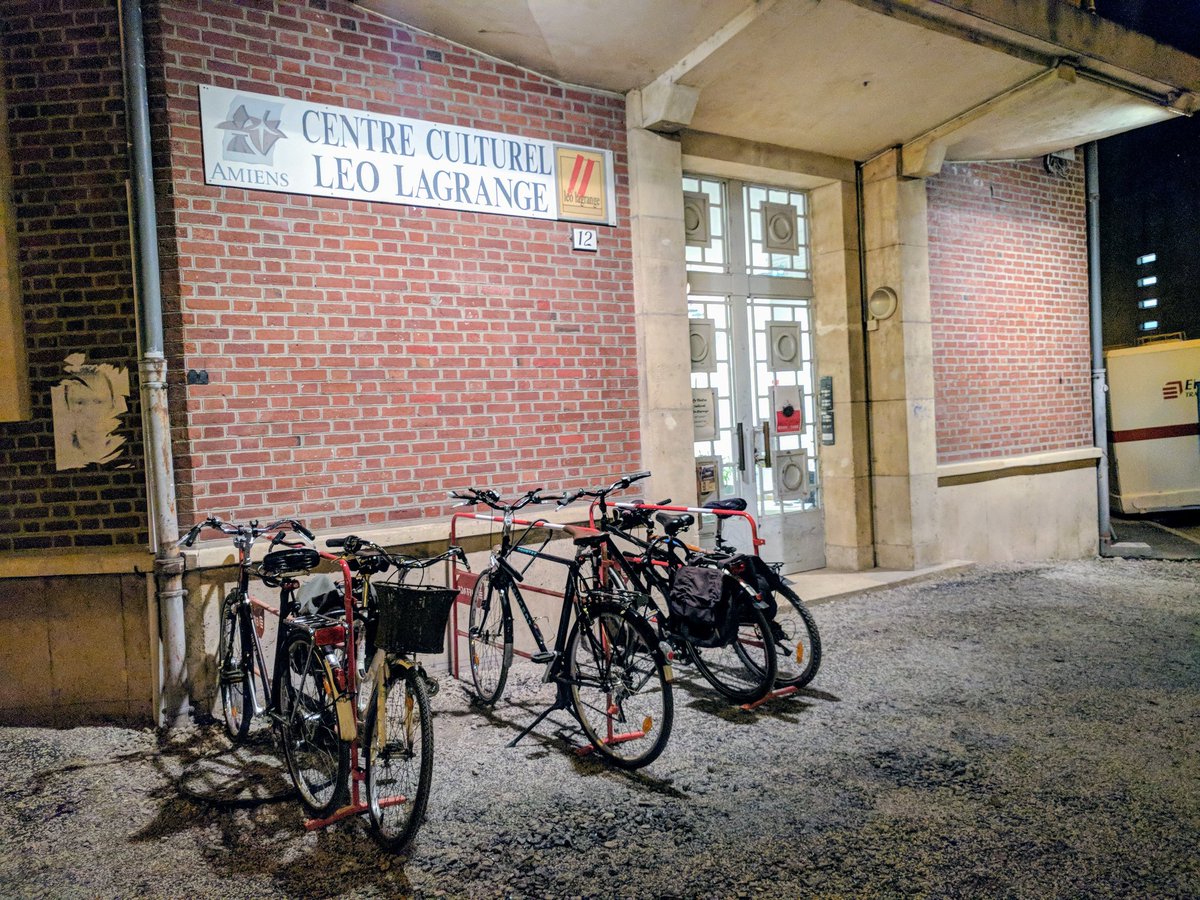 Il y a du vélo au centre Léo Lagrange @AmiensMetropole pour la 1ere soirée @bikesvscars avec @VeloAmiens