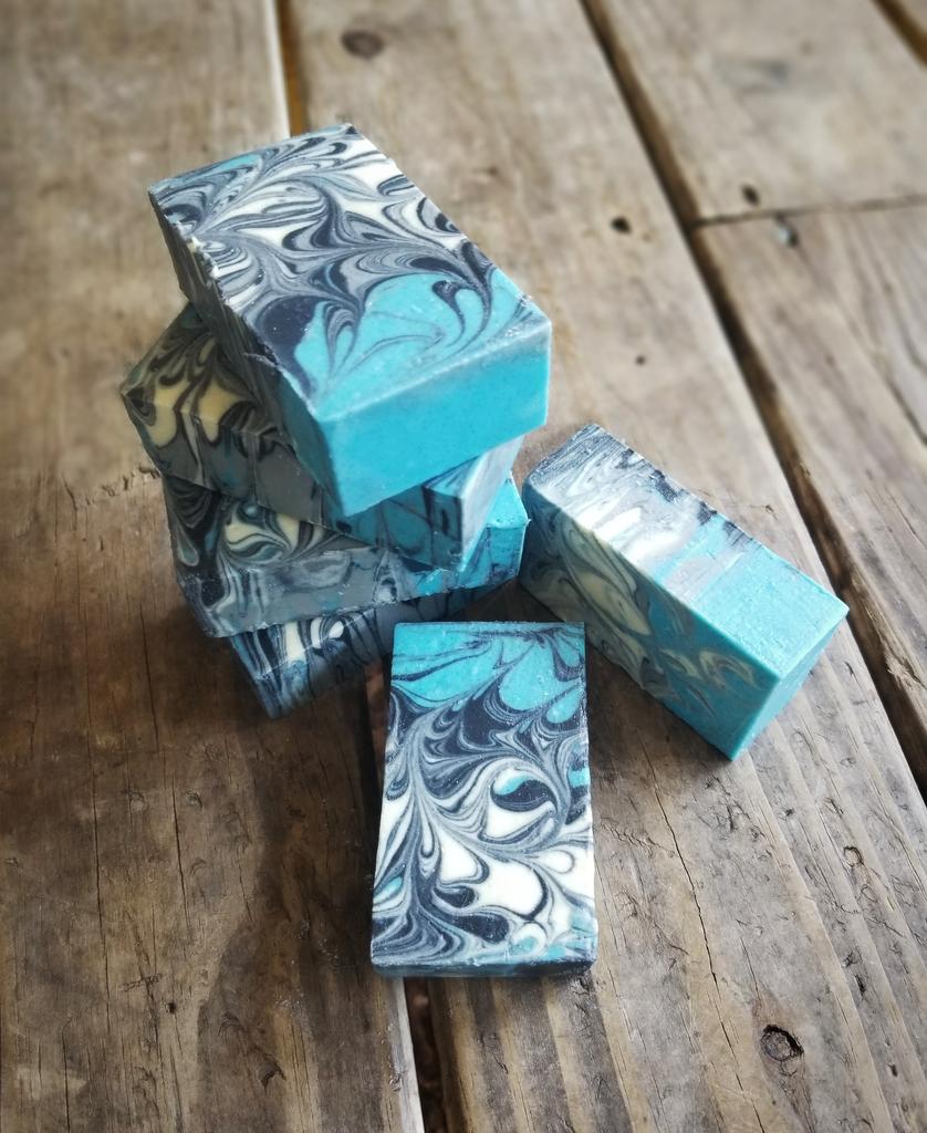 JessicaInsanity's tweet image. Fresh cut Clean Breeze Scented Soap!  Organic Extra Virgin Olive Oil, Rice Bran Oil, Apricot Kernel Oil, Babassu Oil,  Mango Butter, Aloe Vera Juice, Bamboo Silk and Bamboo Activated Charcoal are used to create this best seller! 

#carolinaislandssoapworks #cisw #cleanbreeze