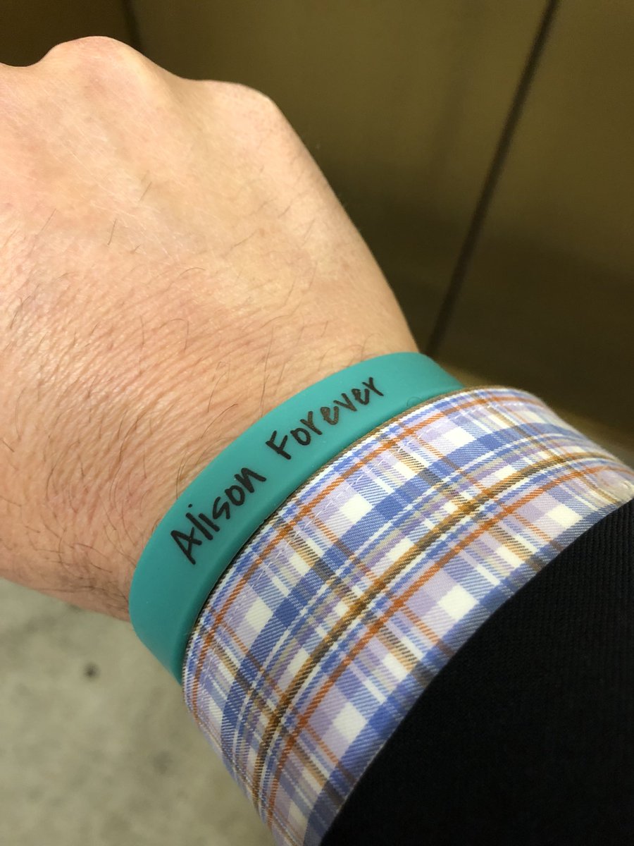 Acosta's tweet photo. Had the privilege to meet the parents of Alison Parker who was gunned down along with her photographer while doing a live interview for a VA TV station in 2015. Her parents, Andy and Barbara, are in DC to talk about gun control. They gave me a bracelet they wear in her honor. https://t.co/d5eDWjzNoU