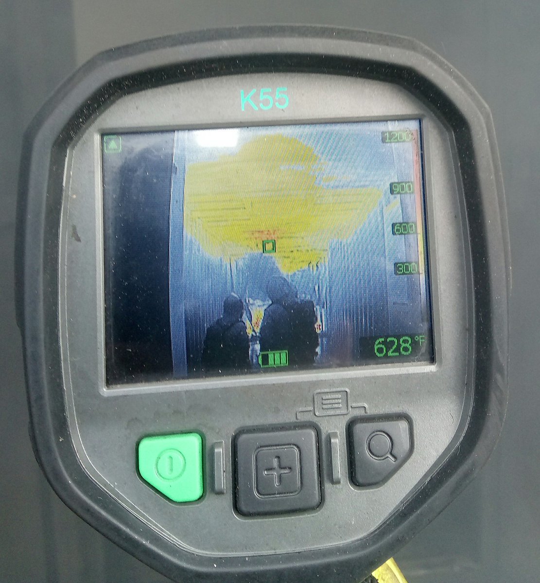 JimMackay77's tweet image. WTR1-18 Recruits intro to attack runs @WSFRS_TDA @WestSussexFire @GatwickFRS #livefire #flowpaths #training #NewSkills @coomber_richard @RBKatie @1HealthAcademy @MattS6113