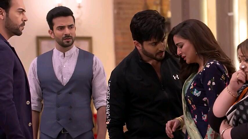 There was a lot drama but this was undoubtedly one of the best episodes of #KundaliBhagya 💯
Karan stood up for Preeta when no one supported her.
He makes fun of Preeta, taunts her, fights with her but when it comes to saving her, protecting her he never backs out.