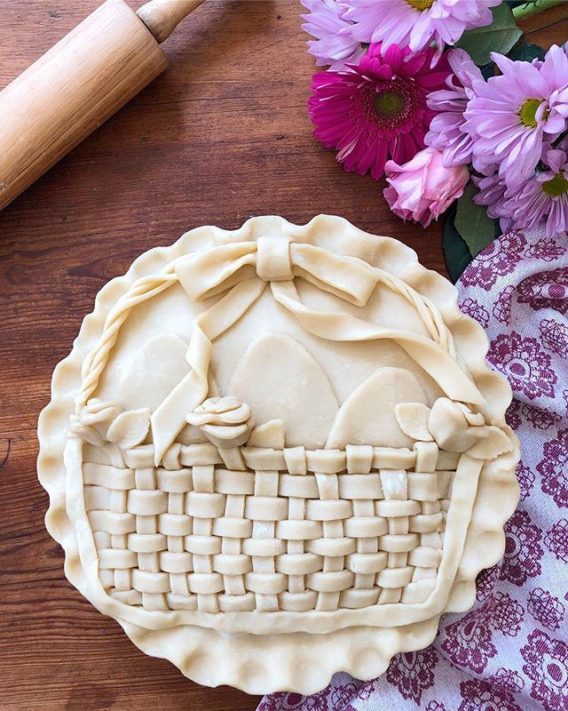 Maries_Kitchen_'s tweet photo. Easter pie in progress 💐 Think I’ll take off the roses and maybe decorate the eggs? It’s a little busy... *
*
*
*
*
*
#easterfun #easterfood #easterideas #eastertreats #piecrust #pieart #clkitchen #huffposttaste #buzzfeedfood #feedfeed @thefeedfeed #… https://t.co/QLWHBT4UIC https://t.co/uUI6Rh90g1