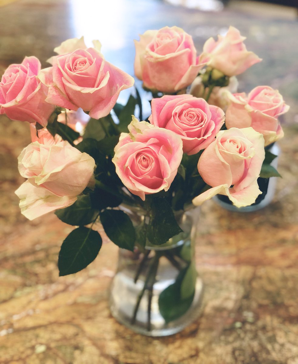 bellesnotes's tweet image. When he brings home flowers for no reason at all. 💗