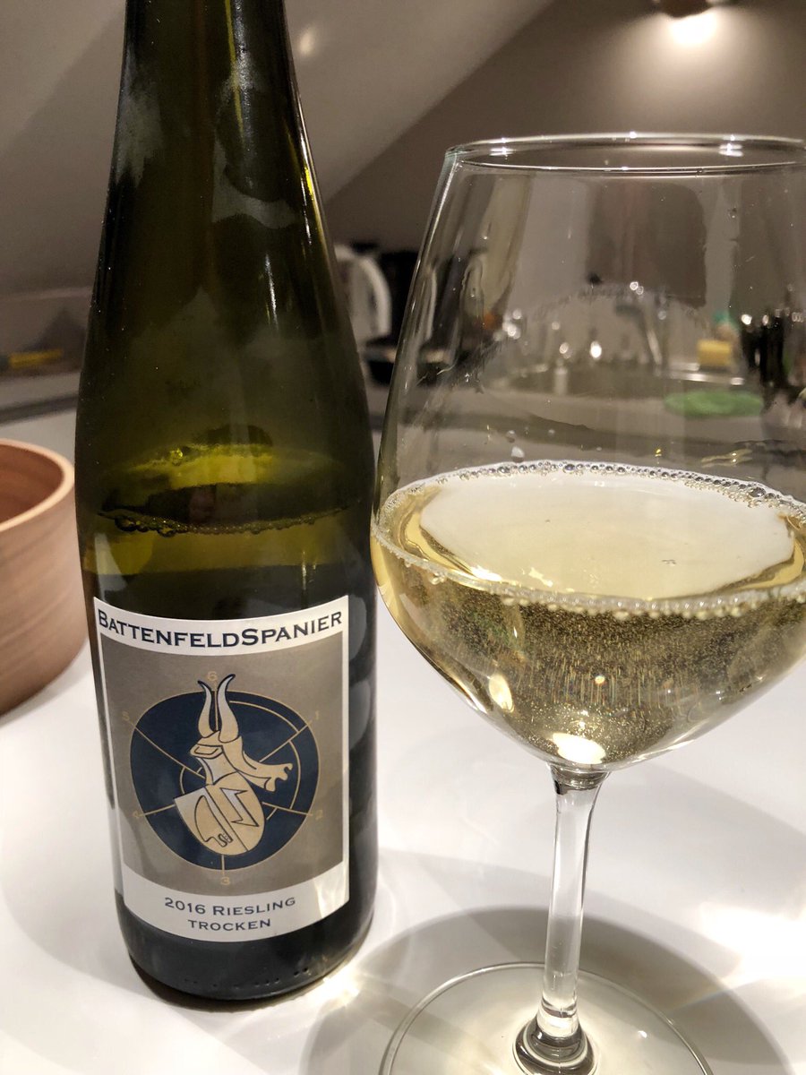 ZwenTheMen's tweet photo. #Riesling nach meinem Geschmack 😍 #battenfeldSpanier https://t.co/CE48bKbiiK