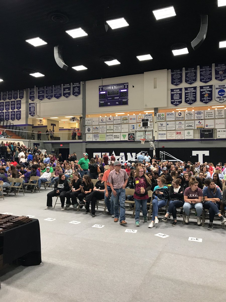 TarletonACOM's tweet photo. Students getting ready for awards presentation at the 2018 Invitational FFA CDE contest!  Largest CDE contest in the nation!  @TarletonACOM @tarletonstate @TSU_FFAEvents https://t.co/S88f85QjfT