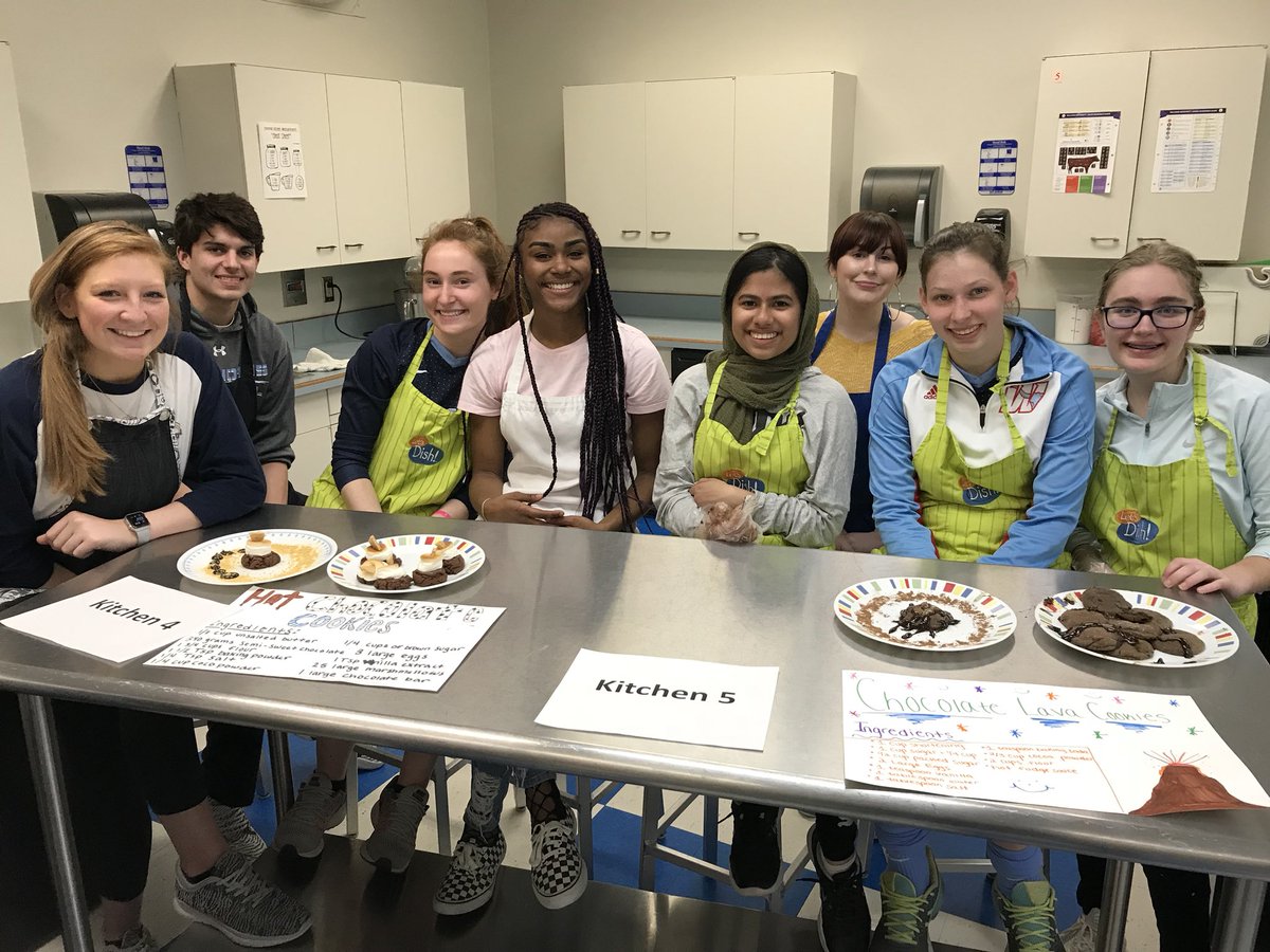 MrEmanuelYoung's tweet image. Decision 2018
 ✅ Judging the FACS cookie 🍪 competition @katienhashley 
#LearningisSweet @pkwycte
